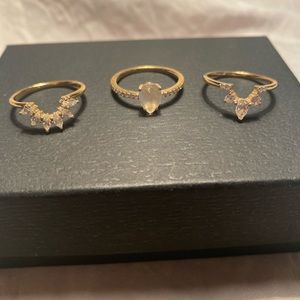 Pear shaped engagement ring set. 18k yellow gold. Moonstone. Moissanite.